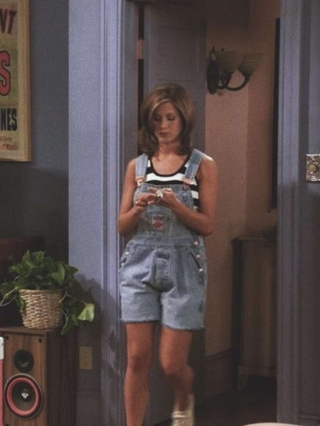 10 Rachel Green Outfits That Prove She's the Ultimate '90s Muse