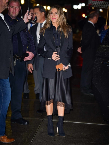 32 Iconic Jennifer Aniston Outfits That Embody Her LBD Aesthetic