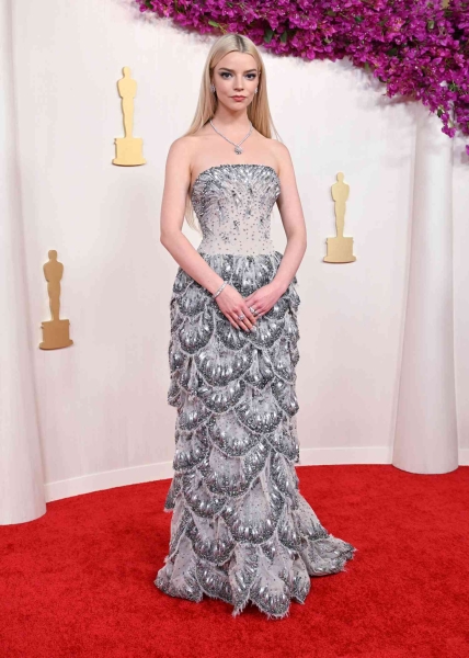 Anya Taylor-Joy's Silver Sparkle Nails Are as Otherworldly as Her Oscars Gown