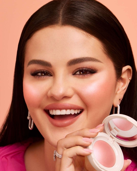 Selena Gomez's "Fairy Wings" Manicure Is Spring Perfection