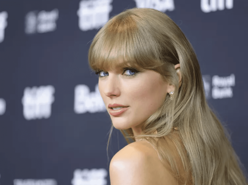 Taylor Swift's Sparkly "Lavender Haze" Manicure Is So Cute For Spring