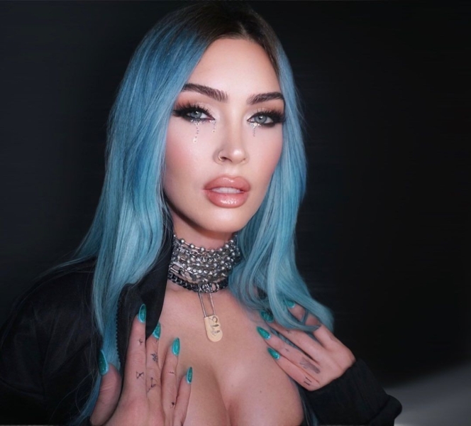 You Could Go Swimming in Megan Fox's Alien Aquamarine Manicure