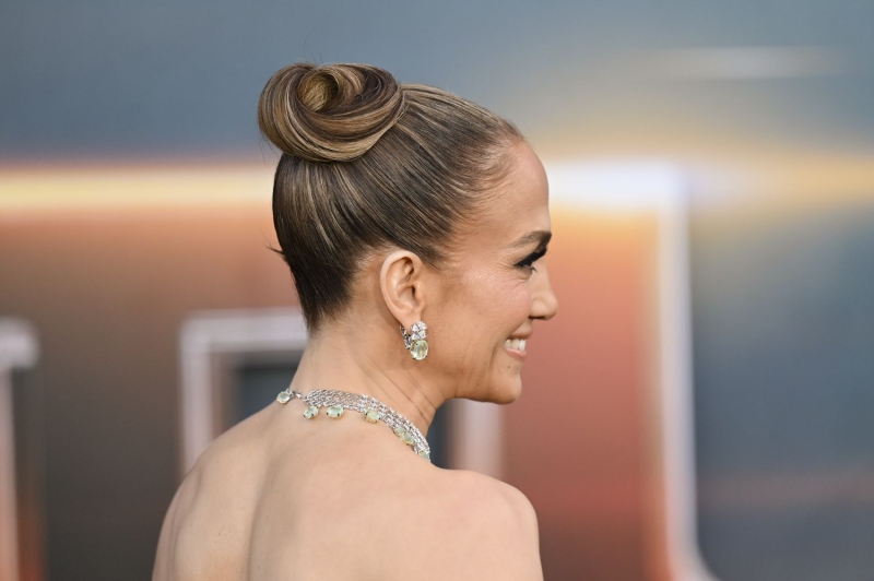 Jennifer Lopez's Pearly Nails Are the Perfect Pop of Sparkle for Summer
