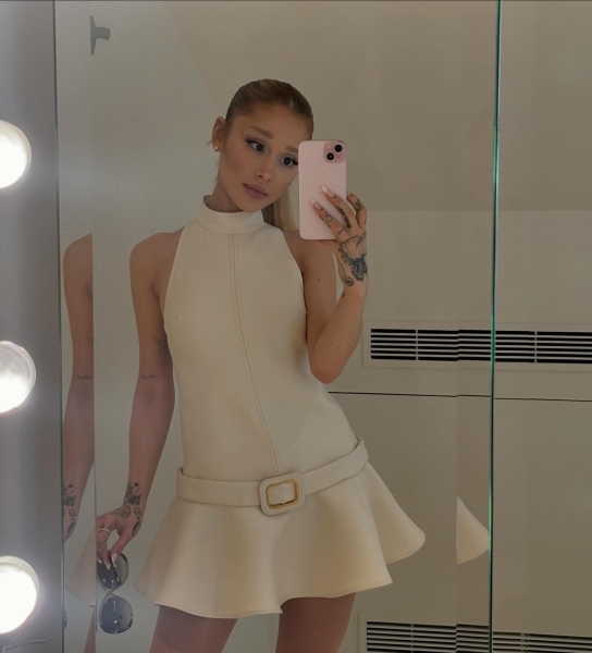 Ariana Grande's Classic French Manicure Is Perfect for a Parisian Summer