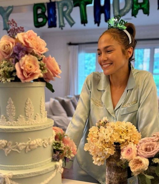 Jennifer Lopez Wore a Pearly Manicure to Her Bridgerton-Themed Birthday Party