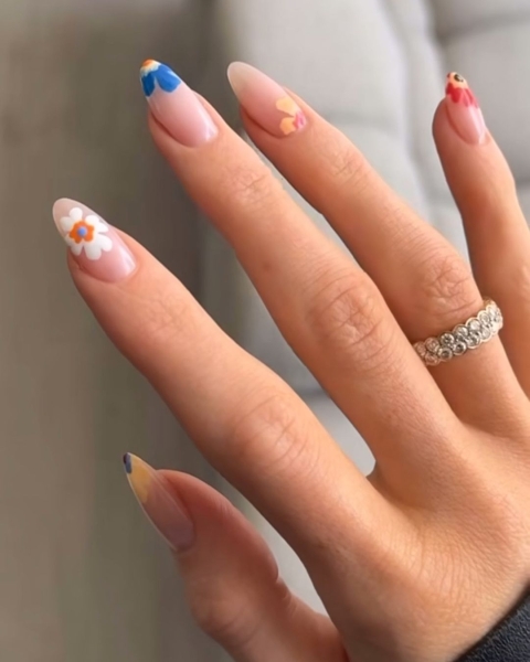 Kylie Jenner's Summer Manicure Is all About Flower Power