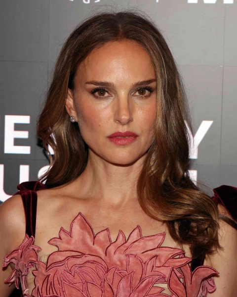 Natalie Portman's Red Manicure Is a Summer Classic