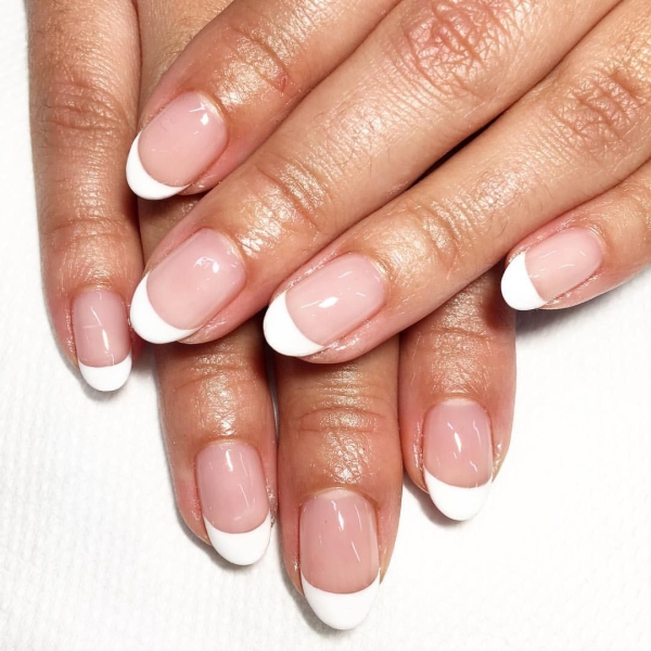 10 Round French Manicure Ideas to Try, From Classic to Colorful