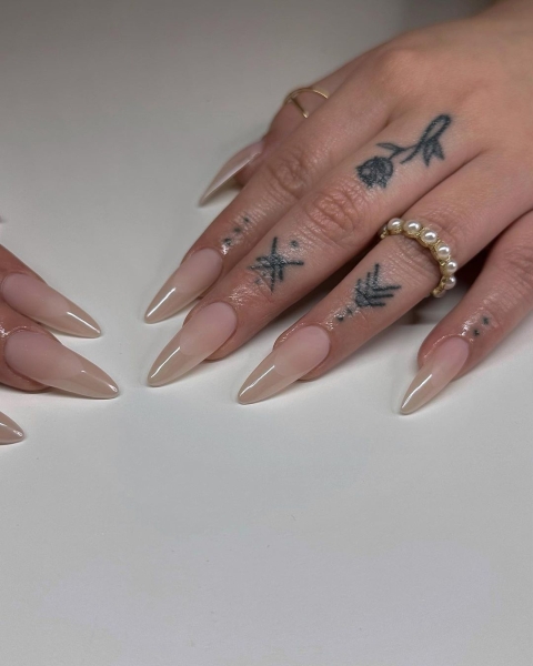 12 Vanilla French Nail Ideas For a Soft and Elegant Manicure