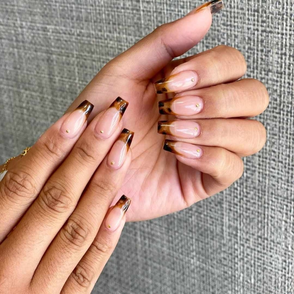 13 Simple Coffin Nail Ideas That Are Timeless and Chic