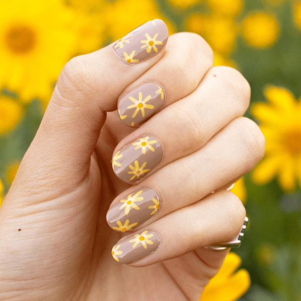 15 Sunflower Nail Art Ideas Perfect for the End of Summer