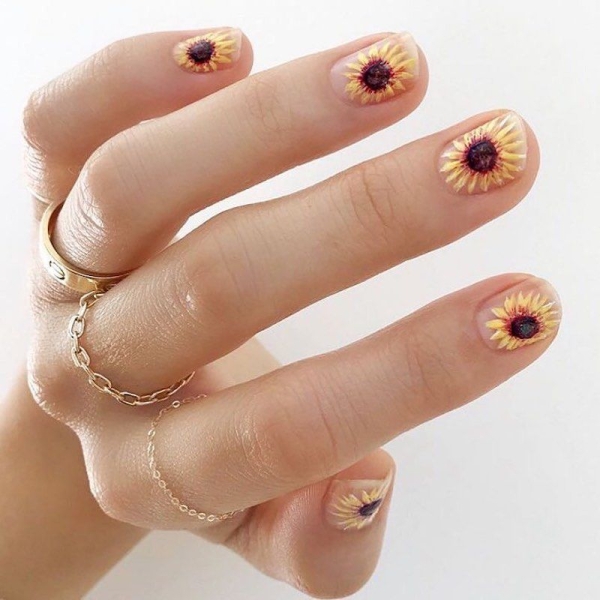 15 Sunflower Nail Art Ideas Perfect for the End of Summer