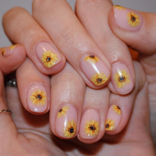 15 Sunflower Nail Art Ideas Perfect for the End of Summer