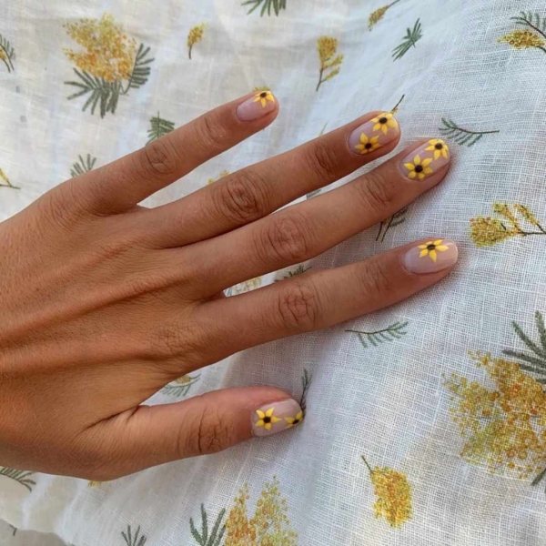 15 Sunflower Nail Art Ideas Perfect for the End of Summer