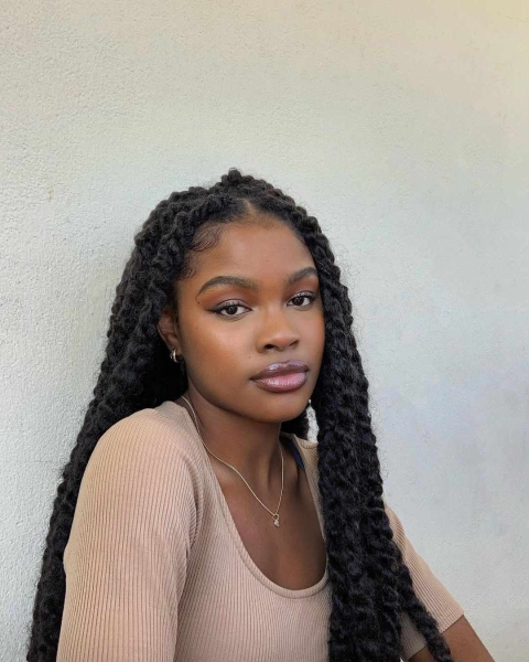 17 Protective Hairstyles for Vacation That Are Effortless and Elegant