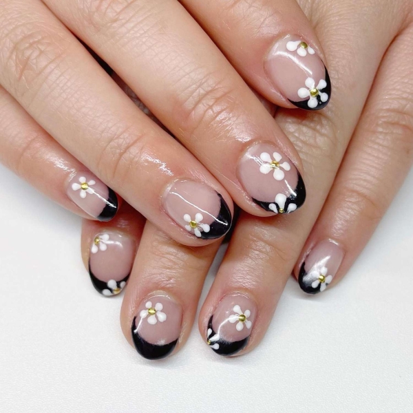 20 September Nail Ideas For a Short and Sweet Mani