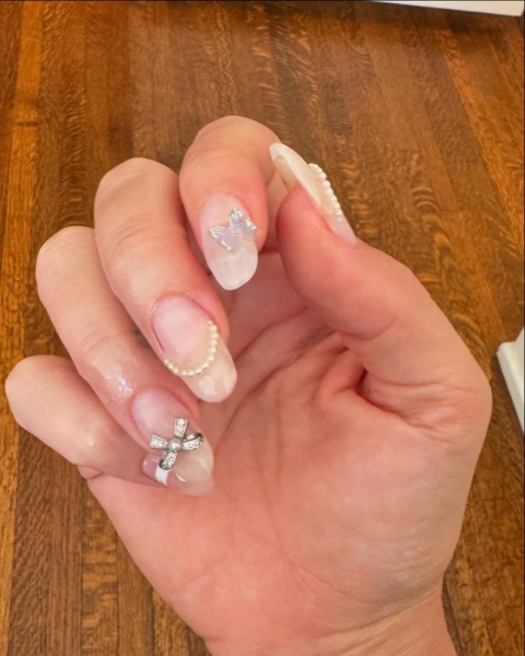 Lana Del Rey's Summer Manicure Is A Coquette Dream