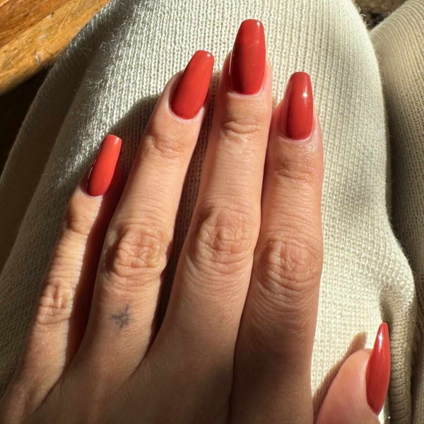 Selena Gomez's Brick Red Nails Are the Perfect Transitional Mani