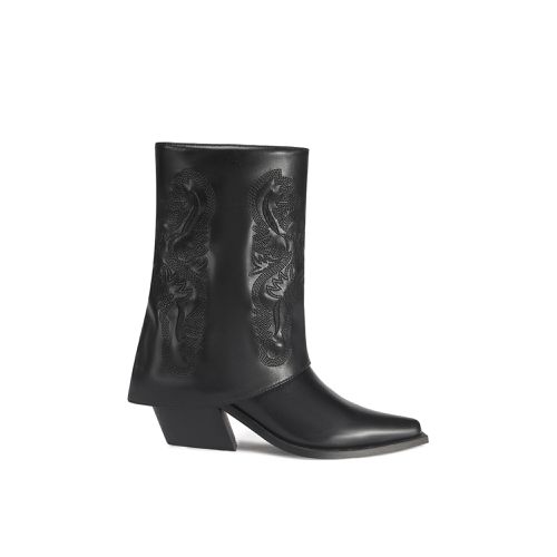 10 Cowboy Boot Outfits That Add Western Edge to Any Style