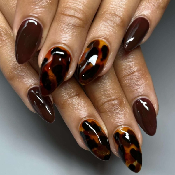 16 Short Stiletto Nail Ideas That Make a Pretty Point