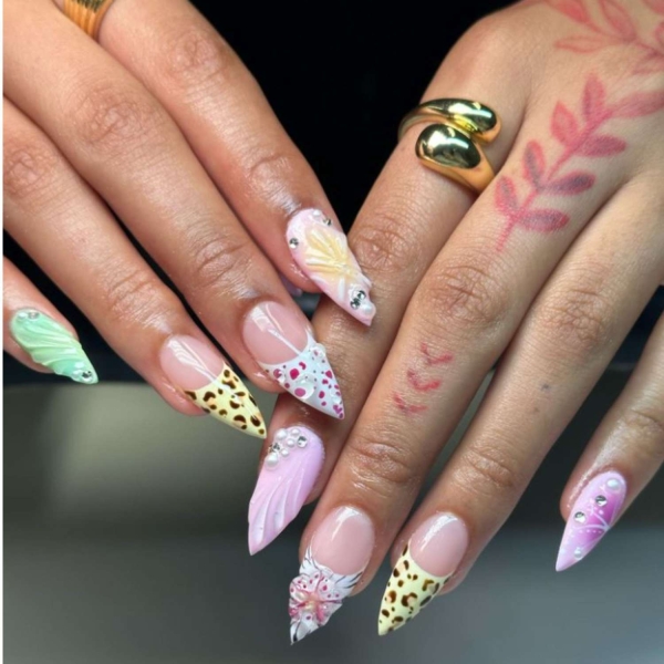 16 Short Stiletto Nail Ideas That Make a Pretty Point