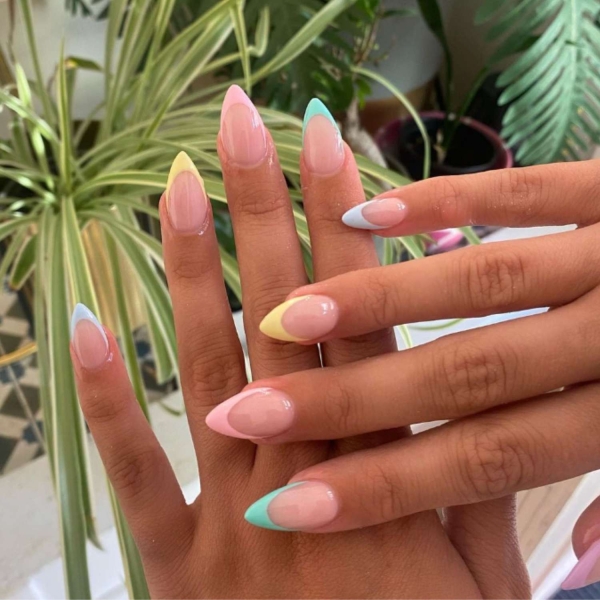 16 Short Stiletto Nail Ideas That Make a Pretty Point