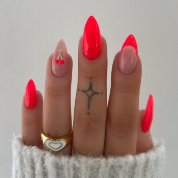 16 Short Stiletto Nail Ideas That Make a Pretty Point