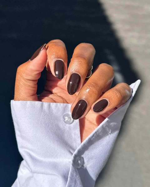 "Indie Sleaze" Nails Are Back In a Big Way This Fall