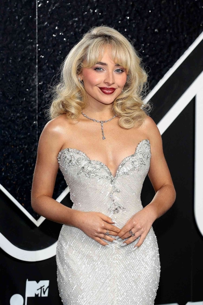 Sabrina Carpenter Debuted an Old Hollywood Lob at the 2024 VMAs